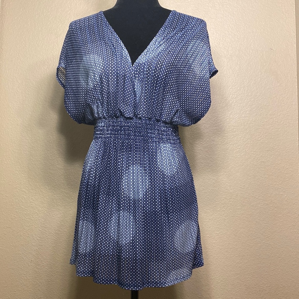Charlotte Russe V-Neck Long Tunic Blouse, Flutter Sleeve, Elastic Midriff, M